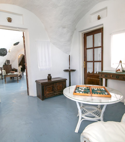 Cave Suite with Caldera View